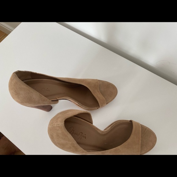 MAX AZRIA Tan Suede Peep-Toe Platform Heels - Picture 8 of 8